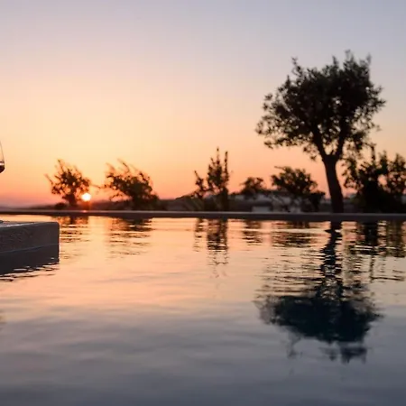Magical Santorini 3 Bedrooms Royal Solstice Retreat Private Pool Sunset View Pyrgos