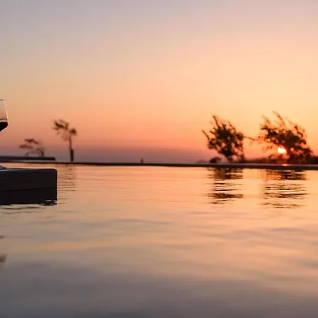 Magical Santorini 3 Bedrooms Royal Solstice Retreat Private Pool Sunset View Pyrgos